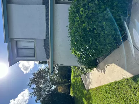 401 Harbour Pointe Way, Greenacres, FL 33413