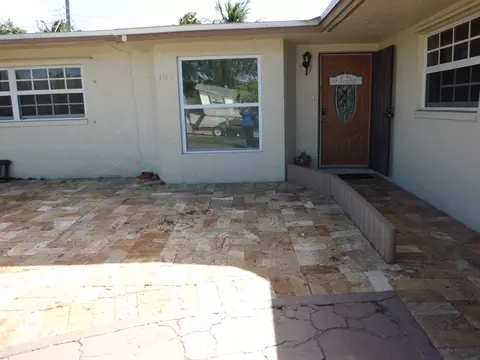180 NE 25th Ct, Pompano Beach, FL 33064