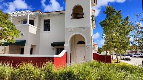 2986 NW 35th Rd, Lauderdale Lakes, FL 33311