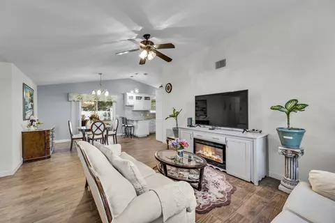 988 SW Whittier Ter, Port Saint Lucie, FL 34953