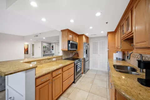 899 Jeffery St #108, Boca Raton, FL 33487