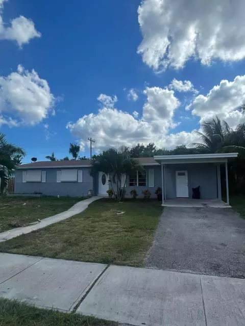 349 Greenbrier Dr, Palm Springs, FL 33461