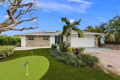 3705 NE Skyline Dr, Jensen Beach, FL 34957