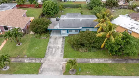 911 W Broome St, Lantana, FL 33462
