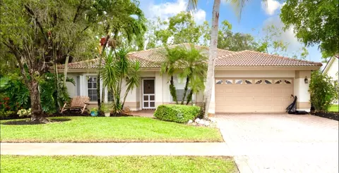 7598 Briar Cliff Cir, Lake Worth, FL 33467