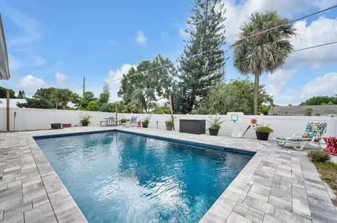 2228 NE 16th Ct, Jensen Beach, FL 34957