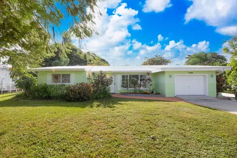 1356 NW Pine Lake Dr, Stuart, FL 34994