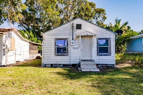 12364 Lakeshore Dr, Canal Point, FL 33438