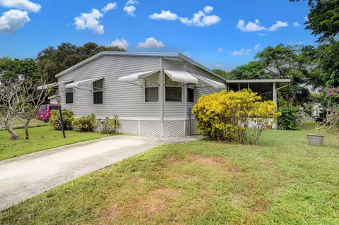 10486 228th Ln S, Boca Raton, FL 33428