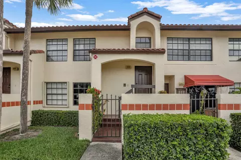 608 Freedom Ct, Deerfield Beach, FL 33442
