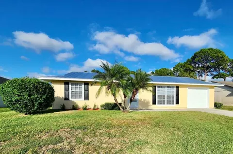 1811 SW Alberca Ln, Port Saint Lucie, FL 34953