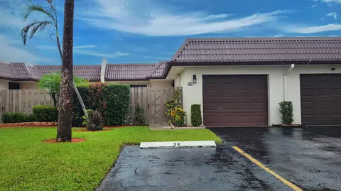 121 Lake Paula Dr, West Palm Beach, FL 33411