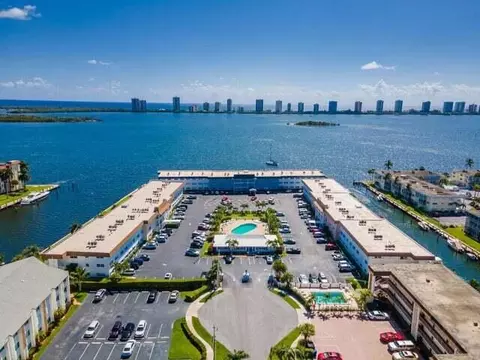 111 Shore Ct #310C, North Palm Beach, FL 33408