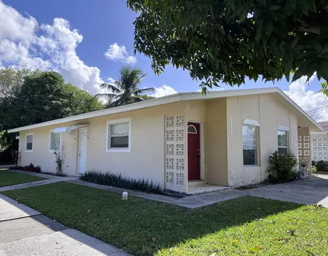 2016 Dock St, West Palm Beach, FL 33401