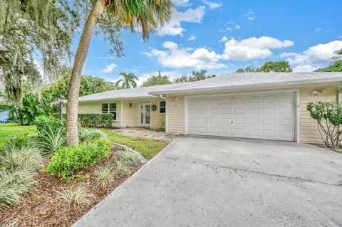 6826 SW Chase Ct, Stuart, FL 34997