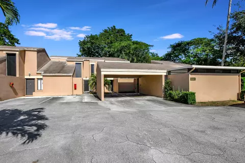 1061 NW 13th St #4, Boca Raton, FL 33486