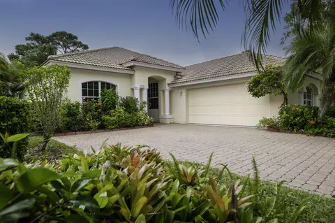 3720 NW Royal Oak Dr, Jensen Beach, FL 34957