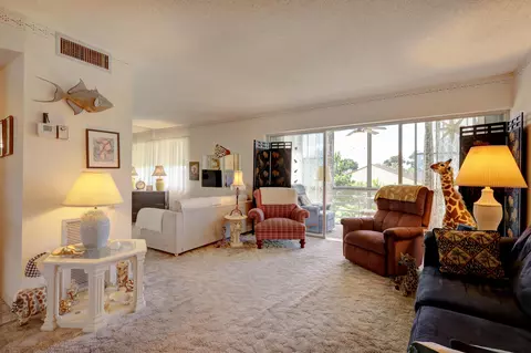 500 Davis Rd #32, Palm Springs, FL 33461