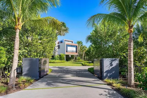 1005 NE Doubloon Dr, Stuart, FL 34996