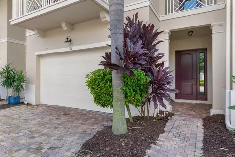 5116 Hamilton Ct, Palm Beach Gardens, FL 33418