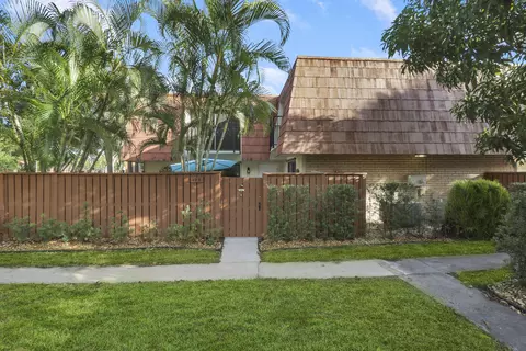 120 Buttonwood Ln, Boynton Beach, FL 33436