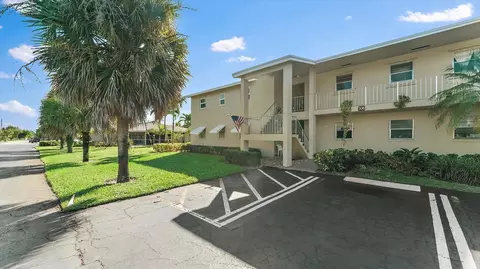 306 Circle Dr S #104, Boynton Beach, FL 33435