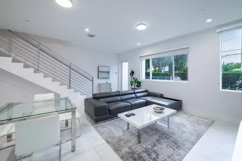 1034 NE 18th Ave #102, Fort Lauderdale, FL 33304
