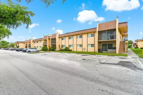 2814 NW 55th Ave #2A, Lauderhill, FL 33313