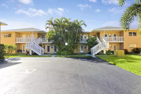 2111 NE 1st Ct #104, Boynton Beach, FL 33435