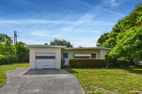 1005 7th St, Lake Park, FL 33403