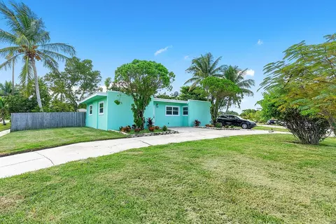 560 Sioux Rd, Lantana, FL 33462