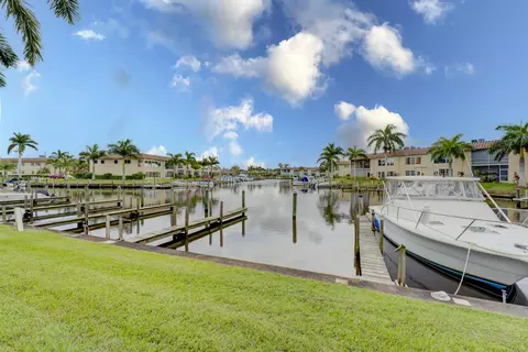2600 S Kanner Hwy #V8, Stuart, FL 34994