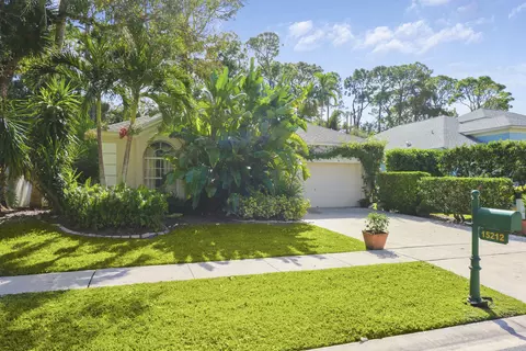 15212 Oak Chase Ct, Wellington, FL 33414