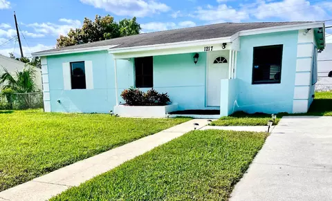 1217 15th Ave S, Lake Worth, FL 33460