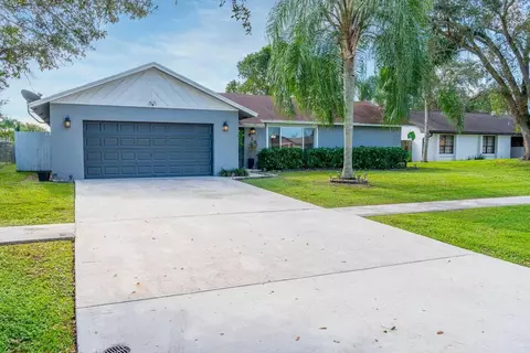 418 La Mancha Ave, Royal Palm Beach, FL 33411