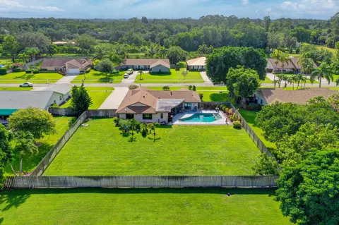 245 Old Country Rd S, Wellington, FL 33414
