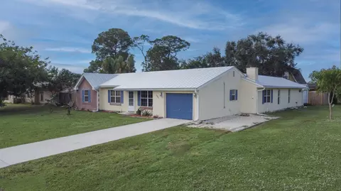 2026 SE Triumph Rd, Port Saint Lucie, FL 34952