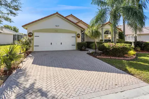 2760 Pointe Cir, Greenacres, FL 33413