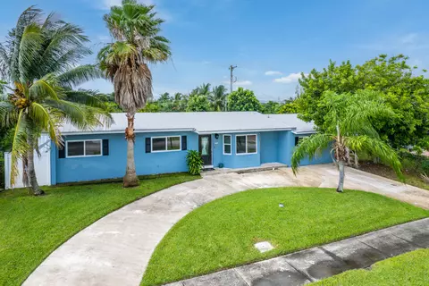 1326 W Mango St, Lantana, FL 33462