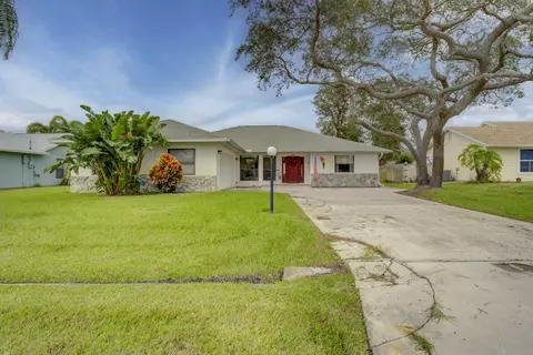 2196 SE Dolphin Rd, Port Saint Lucie, FL 34952