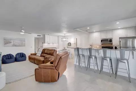 895 North Dr #B, Delray Beach, FL 33445
