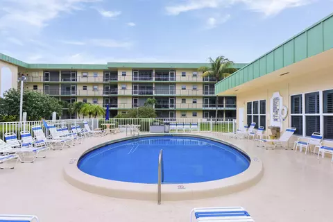 808 SE 7th St #102, Deerfield Beach, FL 33441