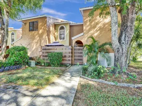 8027 NW 71st Ct, Tamarac, FL 33321