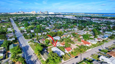 755 Ridgewood Dr, West Palm Beach, FL 33405