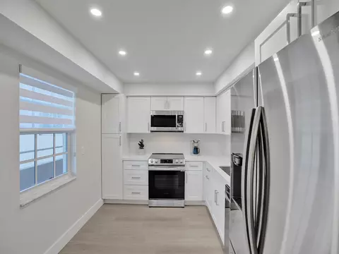 555 Oaks Ln #311, Pompano Beach, FL 33069