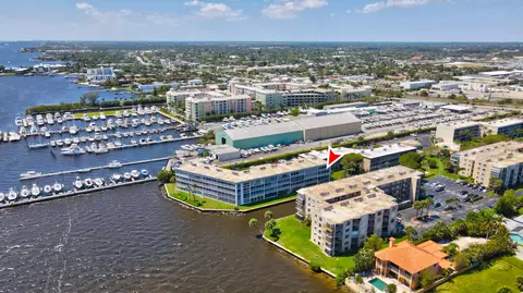 100 Waterway Dr S #301, Lantana, FL 33462