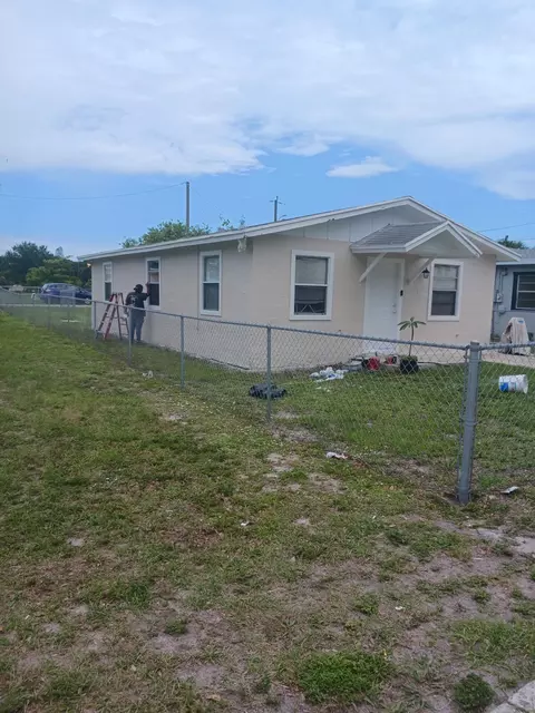 1714 N 17th St, Fort Pierce, FL 34950