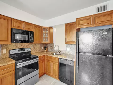 14723 Cumberland Dr #B404, Delray Beach, FL 33446