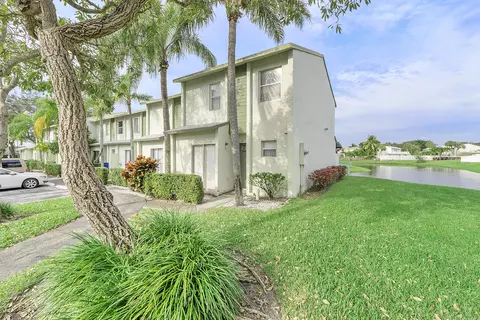 885 Crystal Lake Dr #885, Pompano Beach, FL 33064