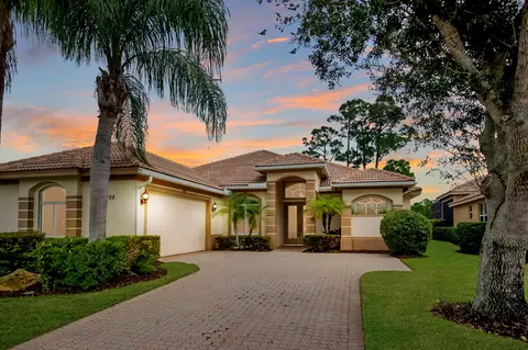 8908 One Putt Pl, Port Saint Lucie, FL 34986